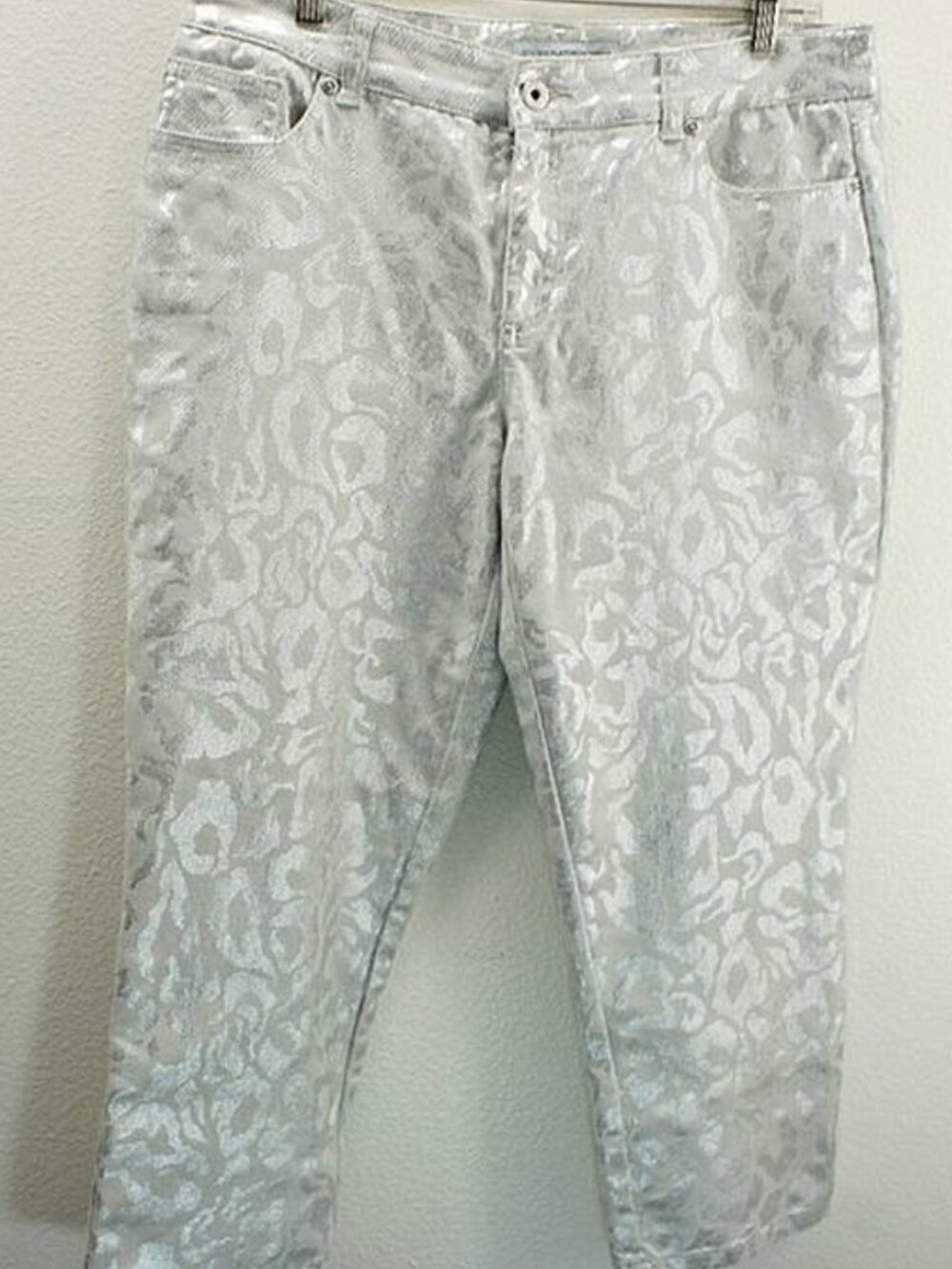 Chico's Platinum Cheetah Crop Jeans size 1.5 - Picture 2 of 4
